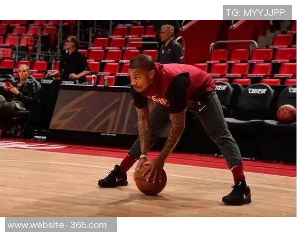 洛伊德替补出战表现惊艳高效得分助球队取得胜利